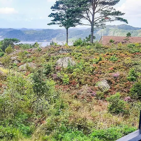 8 Person In Lyngdal, Cleaning Included Feriehus